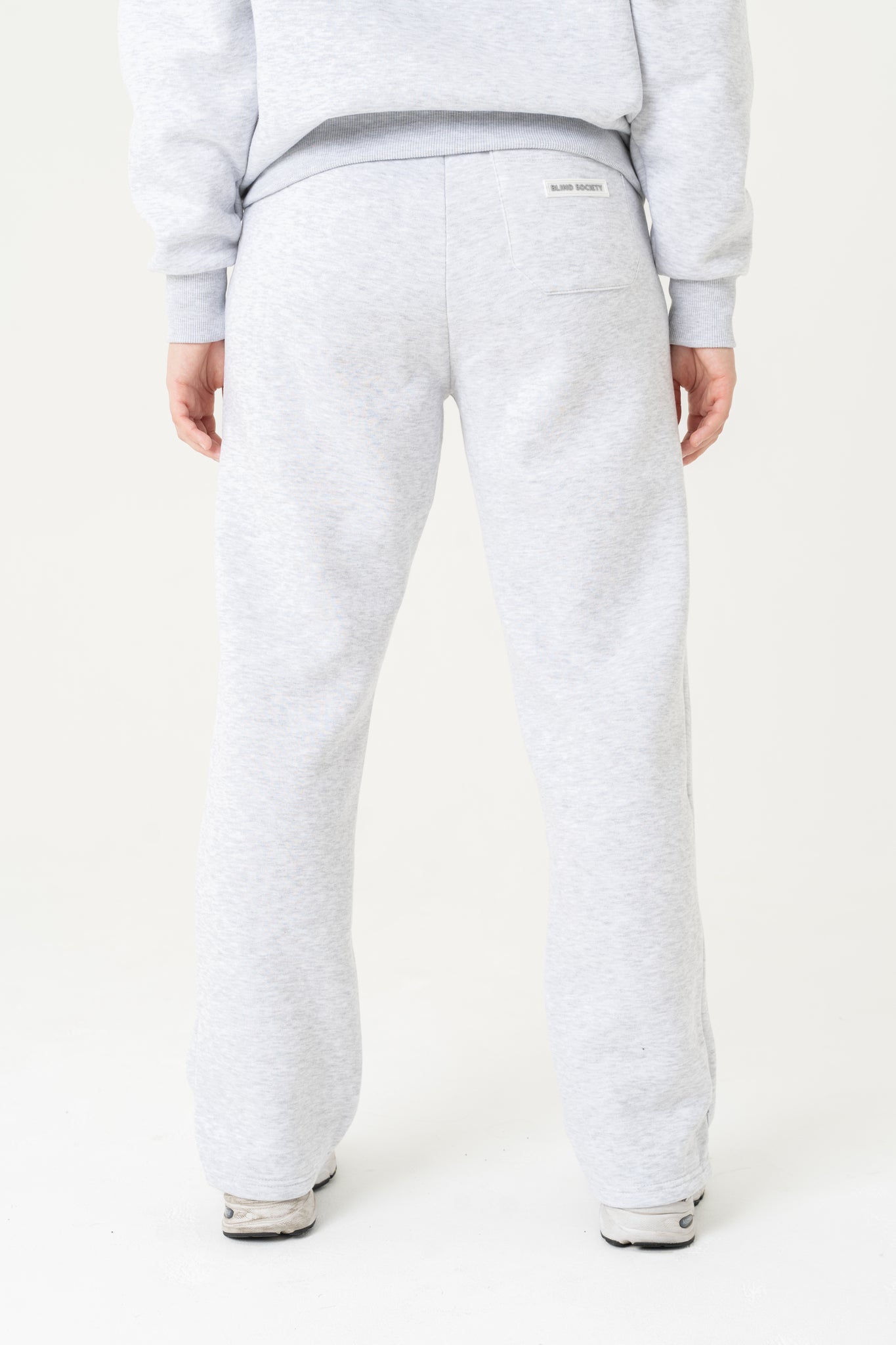 Jogginghose mit weitem Bein
